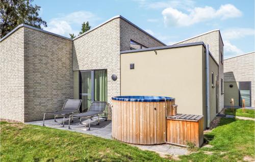 Nice Home In Lembruch-dmmer See With 3 Bedrooms, Wifi And Indoor Swimming Pool