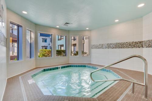 Orangewood Inn & Suites Kansas City Airport in Kansas City, USA