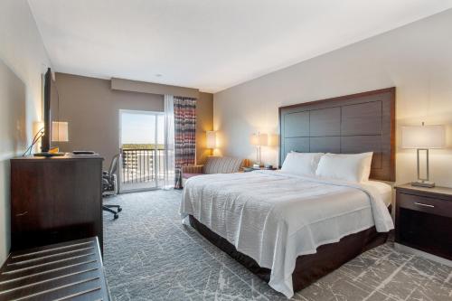 King Room with Sofa Bed and Balcony - Non-Smoking