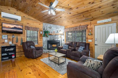 Cute 2bd/1 ba Log Cabin for couple retreat in Blue Ridge - Chalet