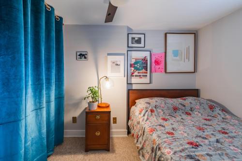 Bedroom in thoughtfully decorated East Passyunk home (South Philadelphia), Philadelphia (Foto 8)