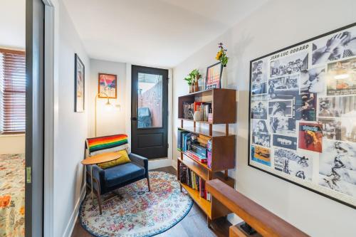 Bedroom in thoughtfully decorated East Passyunk home (South Philadelphia), Philadelphia (Foto 10)