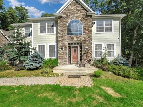 Luxury Country Home w. Sauna! Next Door to Fair