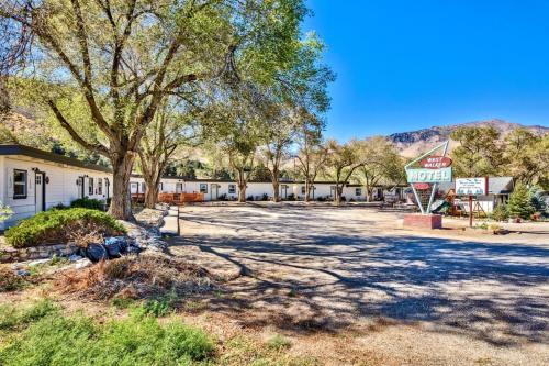 The Historic West Walker Motel