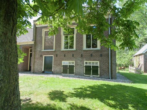  Charming house in Easterlittens on a Frisian farm, Pension in Wommels