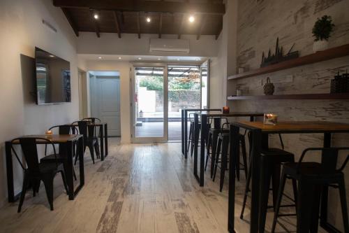 Bar/lounge, Rozas Apart near Ministro Pistarini International Airport