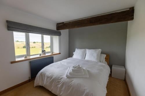 BIRDS EDGE COTTAGE - Luxury 2 Bedroom Cottage with Amazing Views, Near Holmfirth in Yorkshire