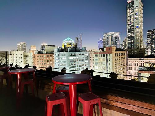 Urban Loft Apartment - image 13