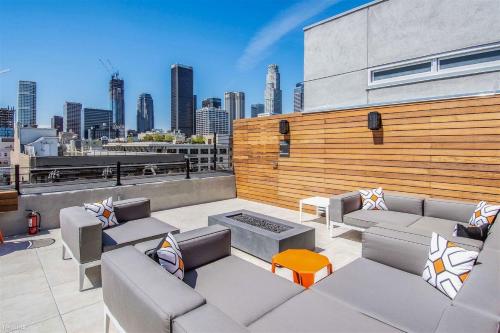 Urban Loft Apartment - image 4