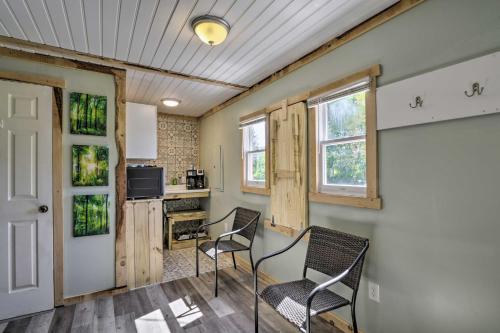 . Mt Lookout Tiny House with Backyard and Fire Pit!