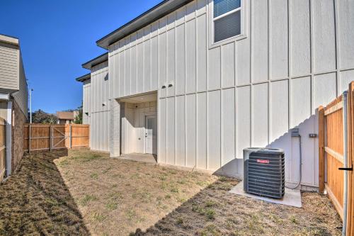 Bright Amarillo Townhome Near Parks and Town!