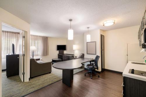 Sonesta Simply Suites Hampton in Hampton, USA