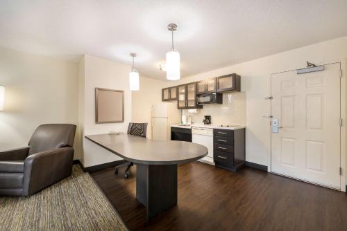 Sonesta Simply Suites Hampton in Hampton, USA