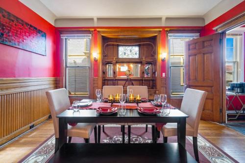 Heart of Uptown - Victorian Retreat in Minneapolis, USA