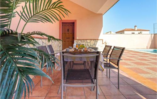  Beautiful home in Humilladero with WiFi, 1 Bedrooms and Outdoor swimming pool in Humilladero