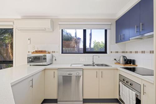 Three-Bedroom Townhouse image 5