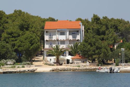  Apartments by the sea Verunic, Dugi otok - 3480 in Veli Rat