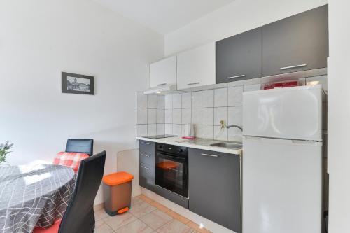 One-Bedroom Apartment with Terrace image 5