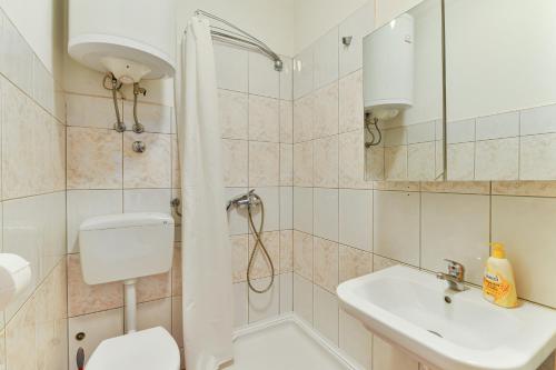 One-Bedroom Apartment with Terrace image 7