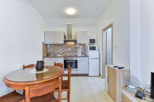 Two-Bedroom Apartment with Terrace image 5
