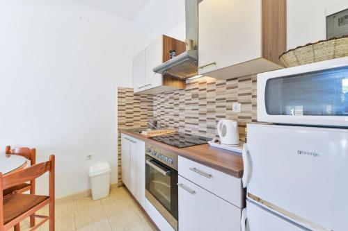 Two-Bedroom Apartment with Terrace image 4