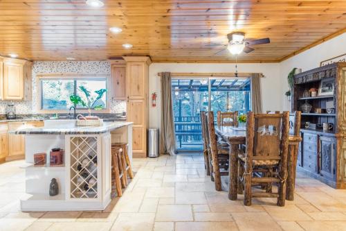 Entertainment Oasis in Sugarloaf, USA