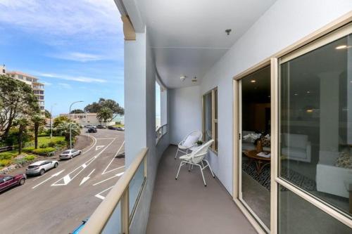 Balkon/Terrasse, West End Precinct 2 Bedroom Apartment close to walkway and ocean in New Plymouth