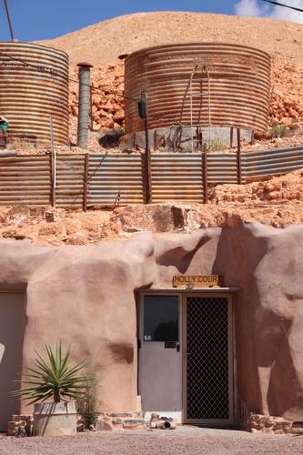 Exterior view, 894 Holly Court in Coober Pedy