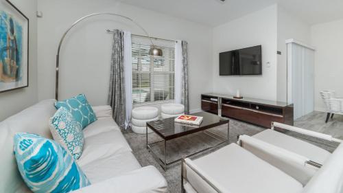 Luxury Resort Vacation Townhouses and Condos - image 2