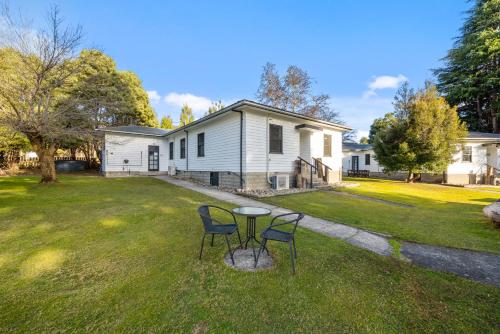 Giants Table & Cottages in Maydena