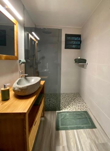 Vannas istaba, Ti karet - Charmant logement avec Jacuzzi et vue mer in Terdeo