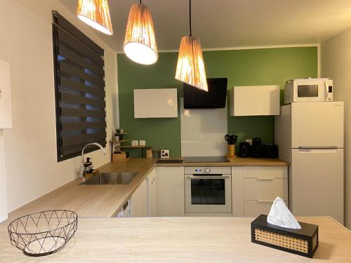 virtuve, Ti karet - Charmant logement avec Jacuzzi et vue mer in Terdeo