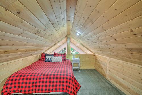 Wandering Elk Cabin Retreat with Golf Access!