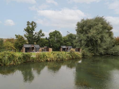 Willow Lodge At Bridge Lake Farm & Fishery