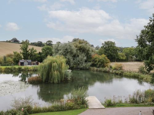 Willow Lodge At Bridge Lake Farm & Fishery