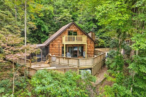 Sevierville Mountain Cabin with Hot Tub and Views! in Sevierville, USA