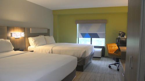 Queen Room with Two Queen Beds - Mobility Access Tub/Non-Smoking