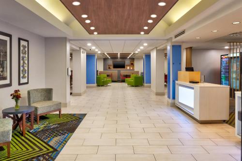 Holiday Inn Express & Suites Chesapeake an IHG Hotel - image 6