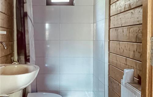 Bathroom, Beautiful caravan in Rheezerveen with 1 Bedrooms in Hardenberg