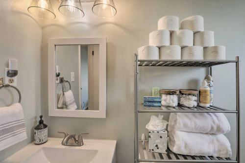 Cozy Hanahan Condo with Cooper River Access! Cozy Hanahan Condo with Cooper River Access!