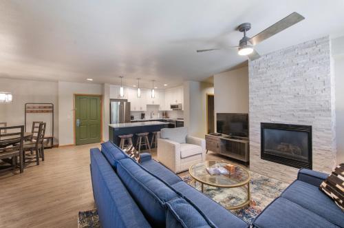 Zephyr Mountain Lodge Premium-Rated 2505 thumb 2