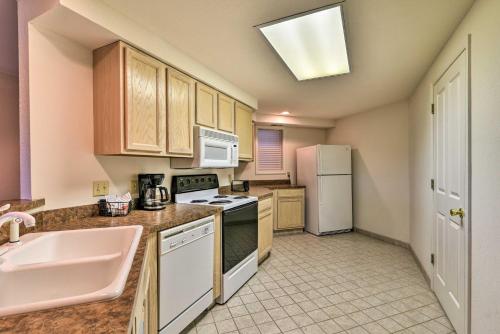 Michigan Condo Heated Indoor Community Pool! in Pigeon, USA
