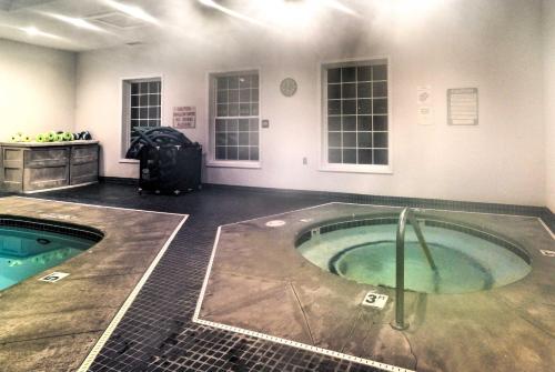 Michigan Condo Heated Indoor Community Pool!