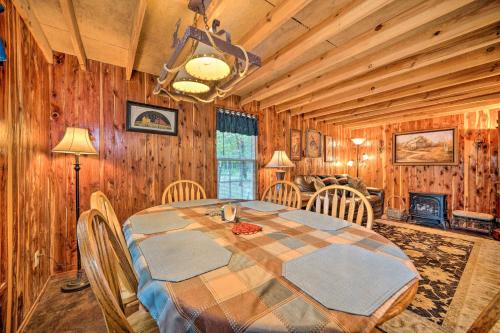 Peaceful Black Fork Cabin 1 - Fish On-Site! in Nashoba, USA