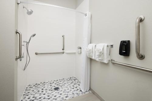Holiday Inn Express & Suites Bridgeport an IHG Hotel - image 6