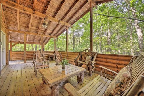 Cozy Lake Toxaway Cabin with Fire Pit and Grill! in Lake Toxaway, USA
