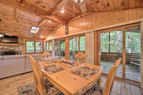 Cozy Lake Toxaway Cabin with Fire Pit and Grill! in Lake Toxaway, USA