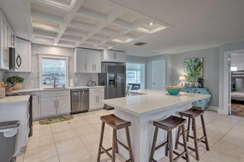 Dog-Friendly Jensen Beach Home Less Than 3 Mi to Ocean! in Jensen Beach, USA
