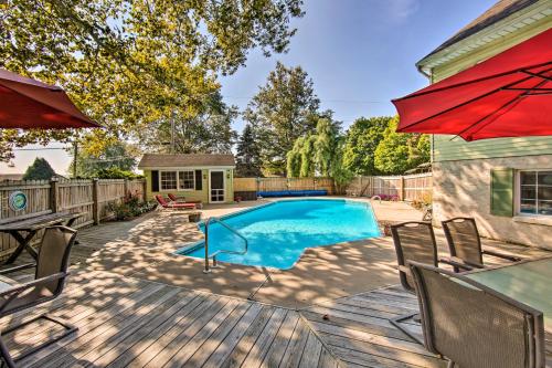 New Holland Apartment with Patio, Deck and Pool