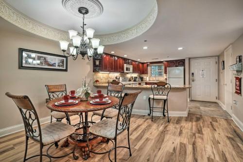Gatlinburg Condo about 2 Mi to Smoky Mountains! in Gatlinburg, USA